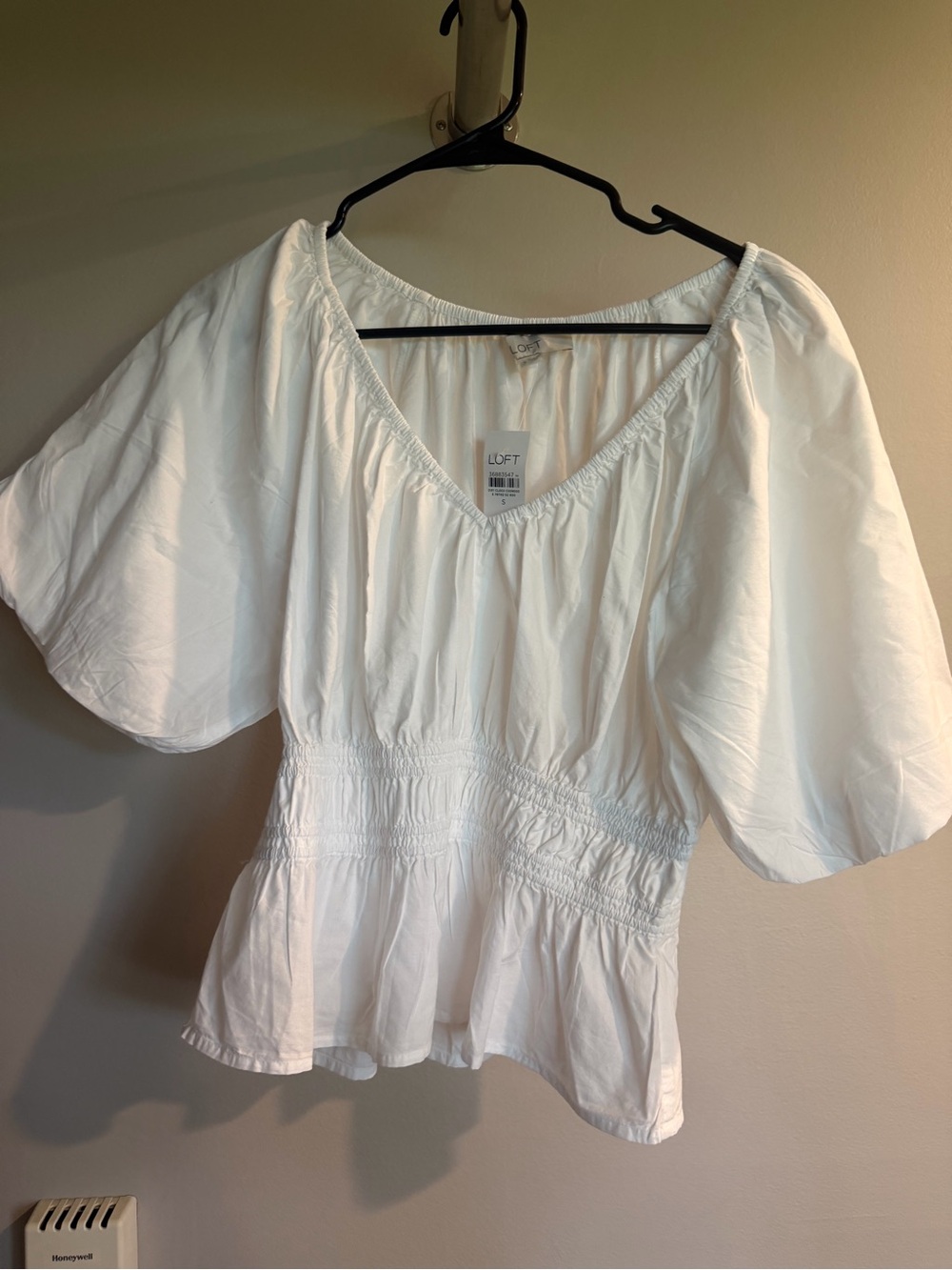 LOFT White V‑Neck Peplum Puff Sleeve Blouse